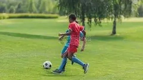 洪金宝体重波动引关注，家人忧其抱孙乏力