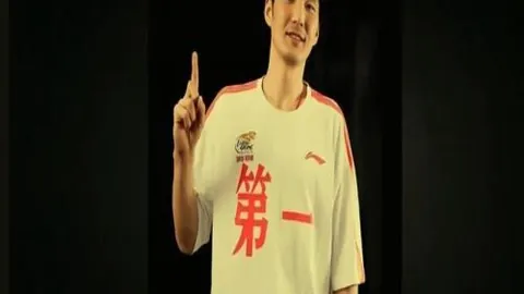 热刺寻凯恩接班人：弗拉霍维奇领跑竞逐，拜仁松绑球员紧追凯恩脚步！